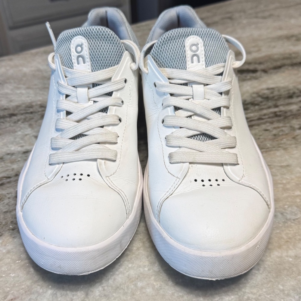 On Cloud The Roger Advantage Womens 8 Leather Sneakers White Grey Rose Tennis